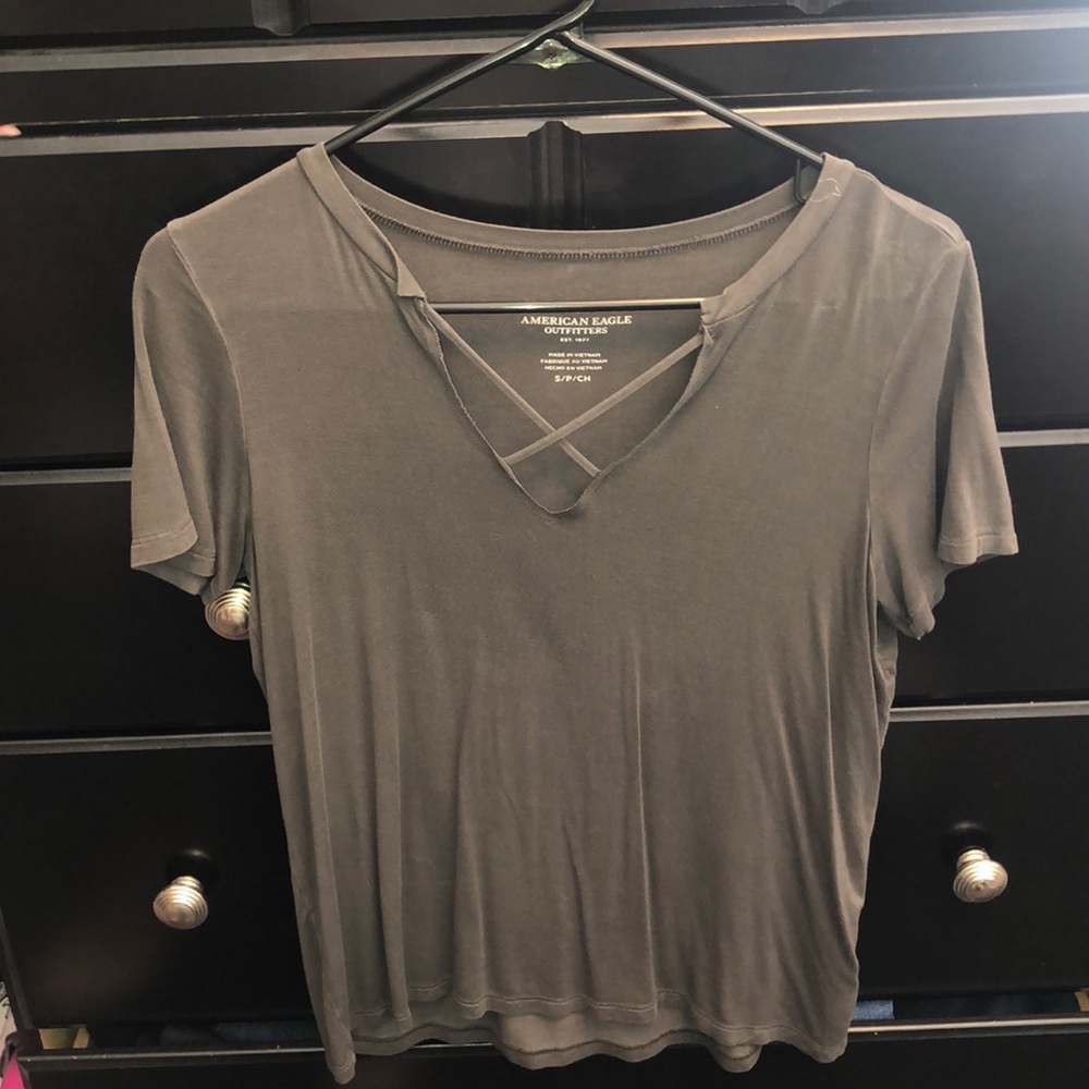 Criss cross v-neck tee